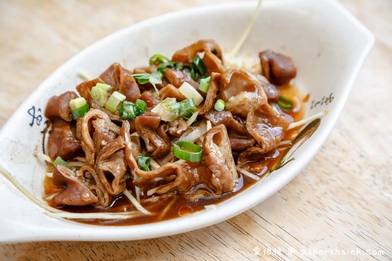 大竹楊記牛肉麵（軟嫩美味的牛肉以及滷味，來到桃園蘆竹一定要不錯過！）