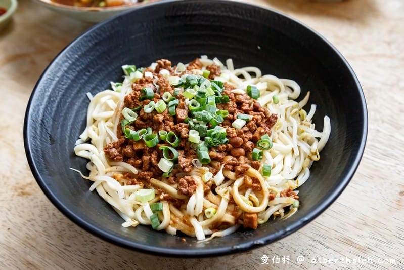 大竹楊記牛肉麵（軟嫩美味的牛肉以及滷味，來到桃園蘆竹一定要不錯過！）