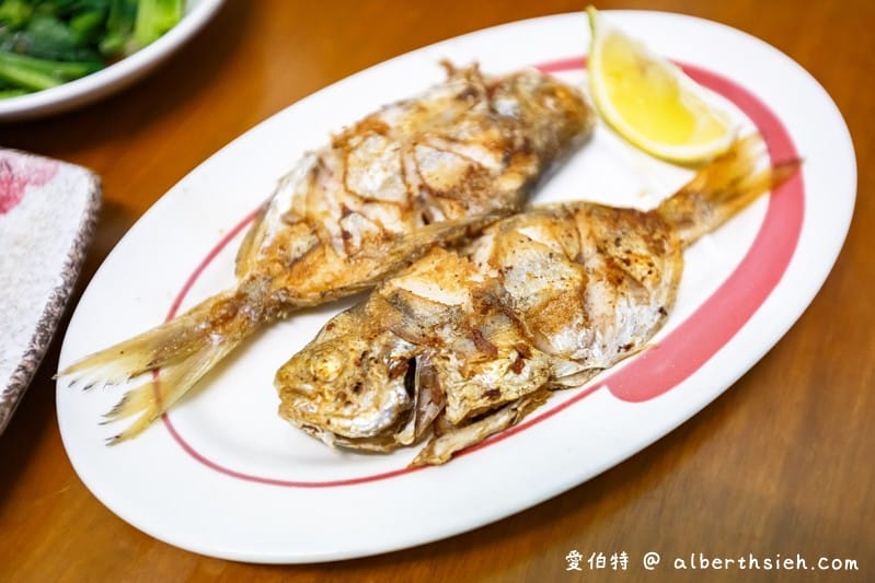 阿文魚粥/三味果汁（嘉義巷弄早午餐30年老店現點現煎的煎魚料理現榨飲料超滿足）