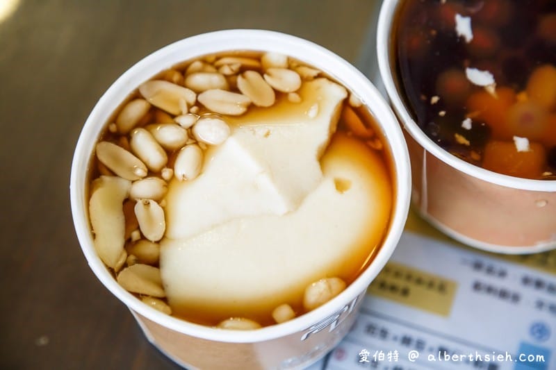 竹北嵩山豆花（帶點黃豆香氣的綿密豆花，也不會太甜膩，相思圓嚼勁好吃）