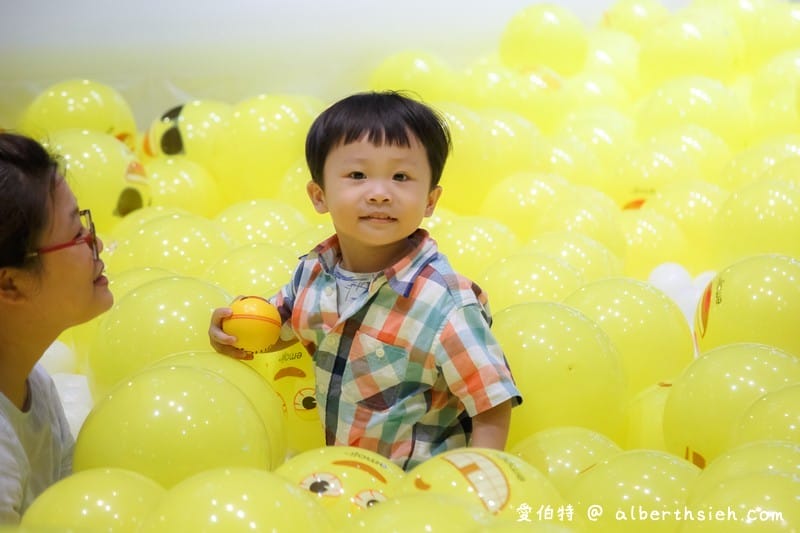 emoji夏日遊樂園（台茂免費親子樂園6/14~7/14，20歲生日慶還有滿千送百活動）