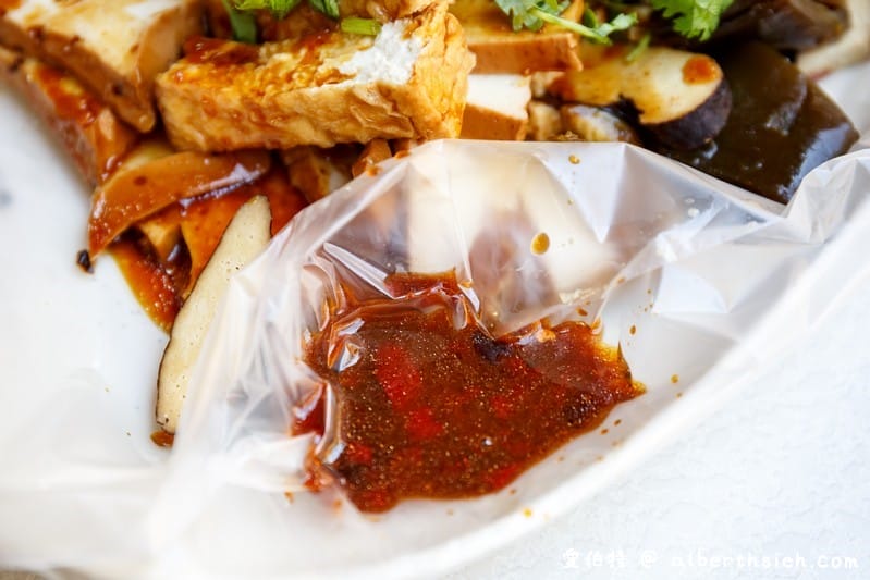 黃大目豆干（大溪老街美食好吃的現切滷味豆干，辣醬超讚）