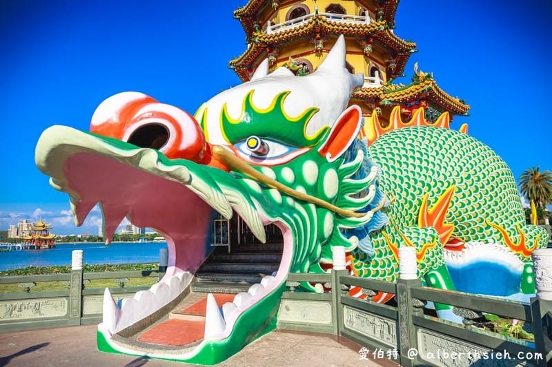 高雄蓮池潭風景區（壯觀的龍虎塔充滿東方神秘色彩，連CNN都讚嘆）