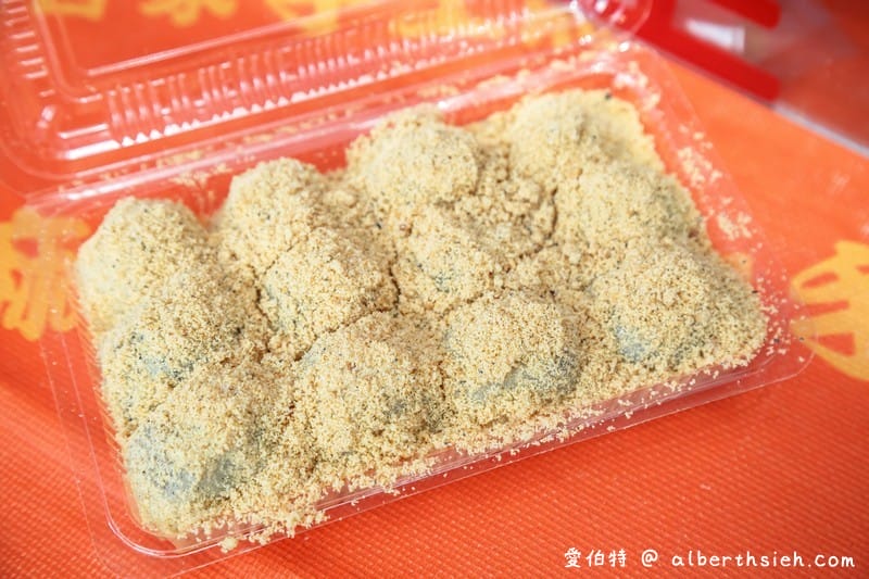 桃園康家客家手工麻糬（當天早上現做口感香Q好吃，餡料也是店家自己研磨製作）