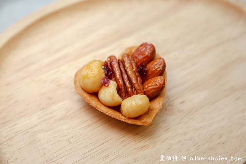 台中伴手禮鴻鼎菓子（健康理念製作的台灣黑熊曲奇餅、鳳凰酥、堅果塔）