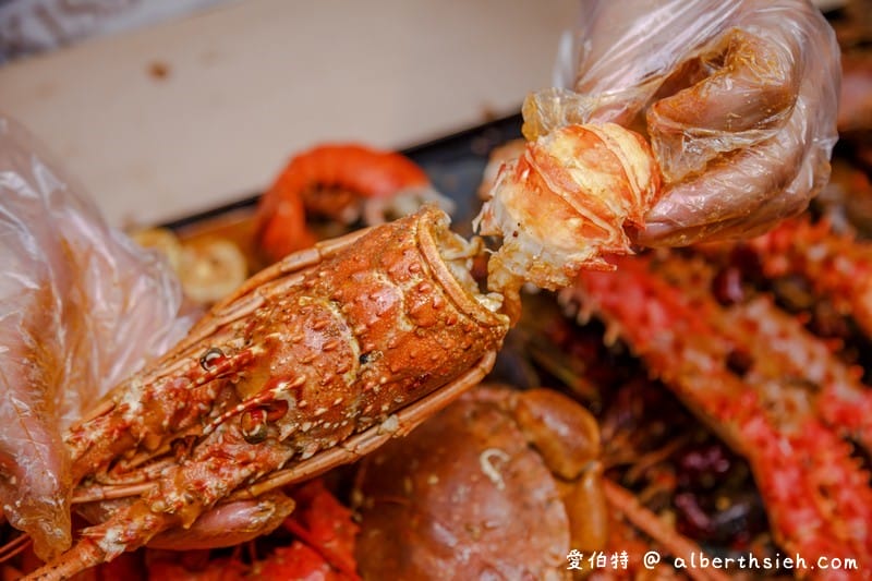 中壢紅唇蟹 KISS CRAB 美式手抓海鮮（超浮誇整大桌的龍蝦螃蟹，讓你吃到一個不要不要的）