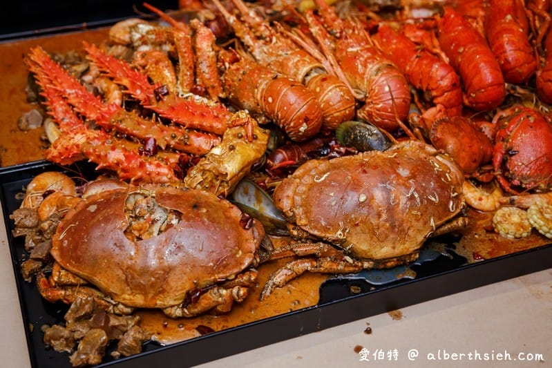 中壢紅唇蟹 KISS CRAB 美式手抓海鮮（超浮誇整大桌的龍蝦螃蟹，讓你吃到一個不要不要的）