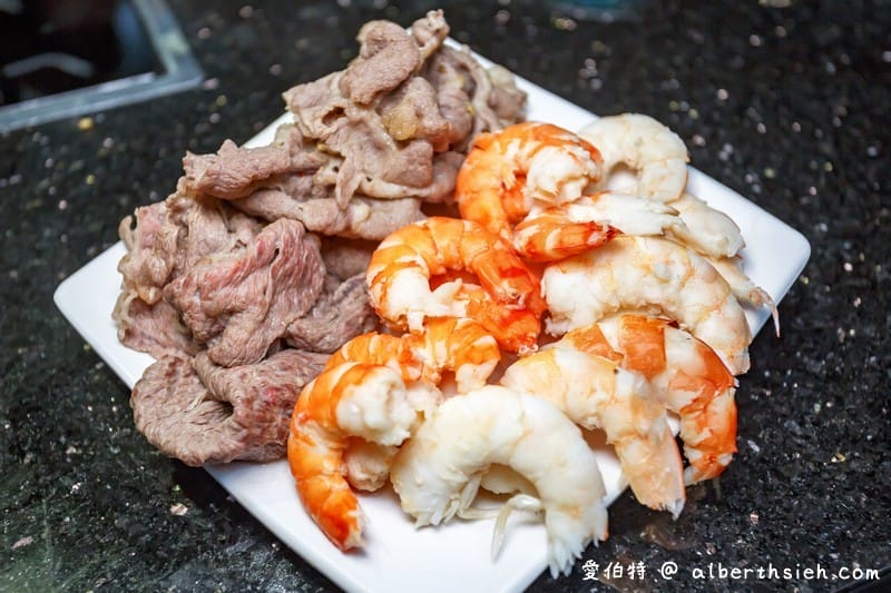 中壢美食小蒙牛頂級麻辣鴛鴦鍋（火鍋吃到飽最低只要599元，還有頂級和牛/霸王蝦/西班牙松板豬可選擇）