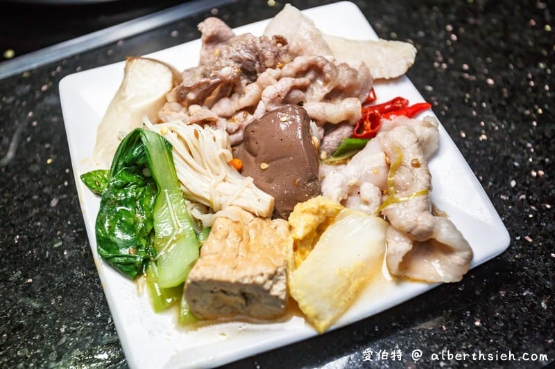 中壢美食小蒙牛頂級麻辣鴛鴦鍋（火鍋吃到飽最低只要599元，還有頂級和牛/霸王蝦/西班牙松板豬可選擇）