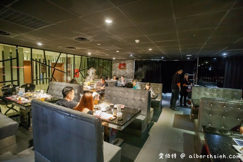 中壢美食小蒙牛頂級麻辣鴛鴦鍋（火鍋吃到飽最低只要599元，還有頂級和牛/霸王蝦/西班牙松板豬可選擇）