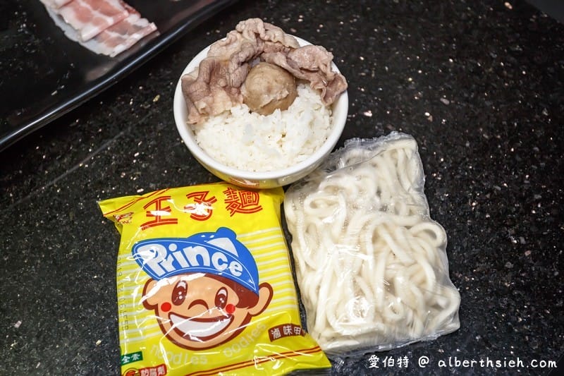 中壢美食小蒙牛頂級麻辣鴛鴦鍋（火鍋吃到飽最低只要599元，還有頂級和牛/霸王蝦/西班牙松板豬可選擇）
