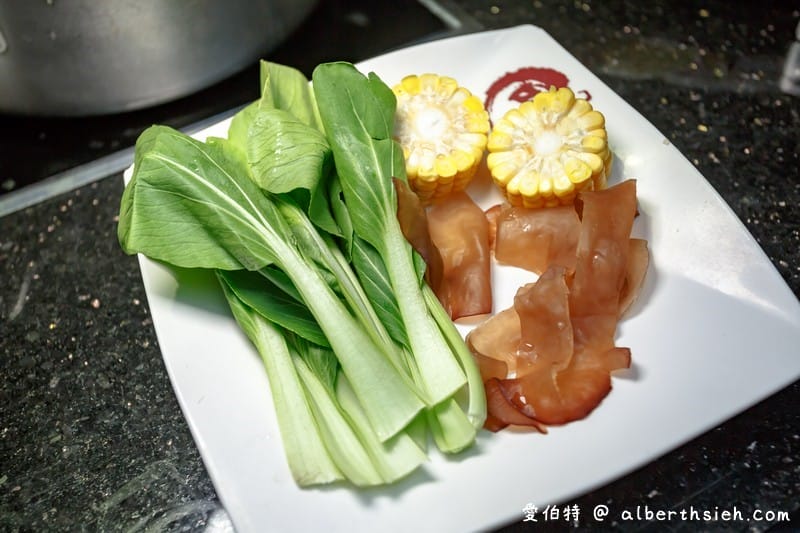 中壢美食小蒙牛頂級麻辣鴛鴦鍋（火鍋吃到飽最低只要599元，還有頂級和牛/霸王蝦/西班牙松板豬可選擇）