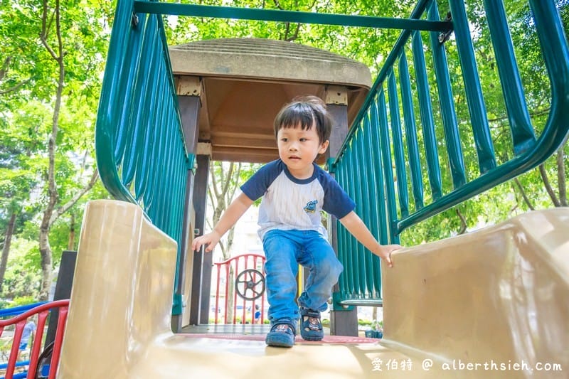 延平公園（桃園親子公園，充滿童趣的猴子磨石子溜滑梯，婦女館/建國游泳池旁好停車）