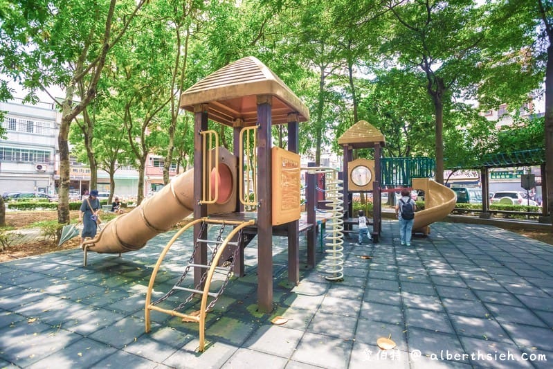 延平公園（桃園親子公園，充滿童趣的猴子磨石子溜滑梯，婦女館/建國游泳池旁好停車）