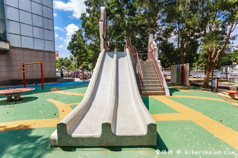 延平公園（桃園親子公園，充滿童趣的猴子磨石子溜滑梯，婦女館/建國游泳池旁好停車）