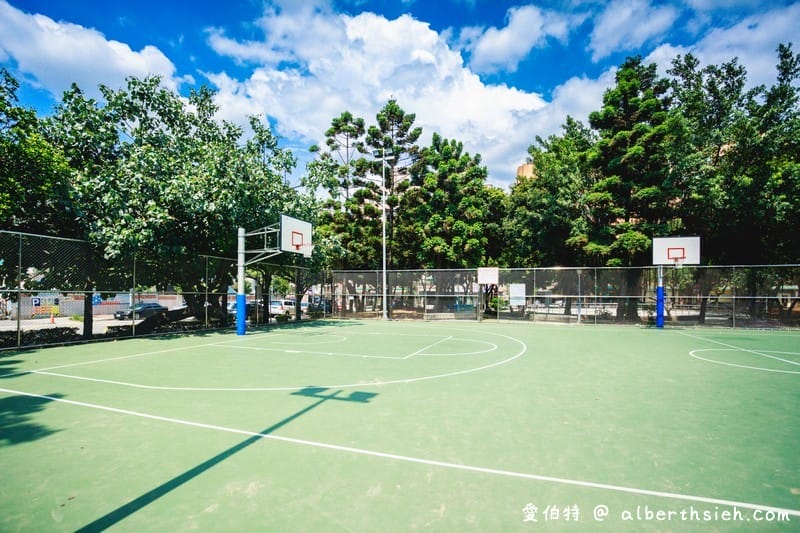 延平公園（桃園親子公園，充滿童趣的猴子磨石子溜滑梯，婦女館/建國游泳池旁好停車）