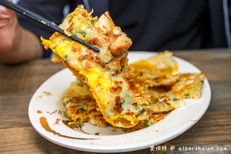 京佬杯老蛋餅（中壢內壢美食，傳承台中30年的好滋味，超多配料任你選擇）