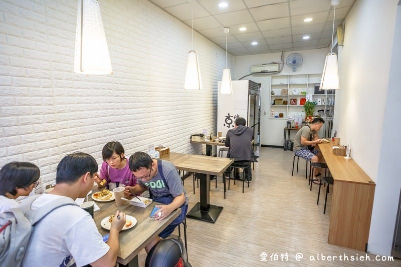 京佬杯老蛋餅（中壢內壢美食，傳承台中30年的好滋味，超多配料任你選擇）