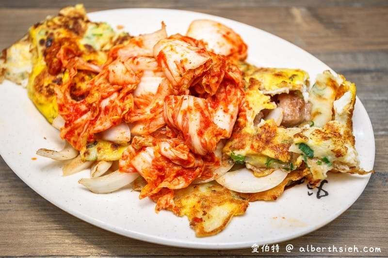 京佬杯老蛋餅（中壢內壢美食，傳承台中30年的好滋味，超多配料任你選擇）