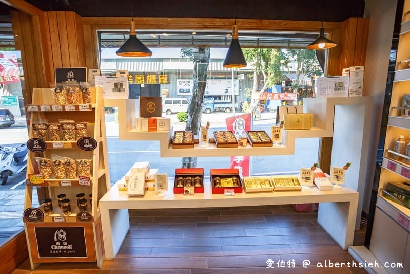18香頌鳳梨酥（使用紐西蘭進口奶油，餅皮帶有堅果，多層次口感，好吃的鳳梨酥，台灣百大林口伴手禮）