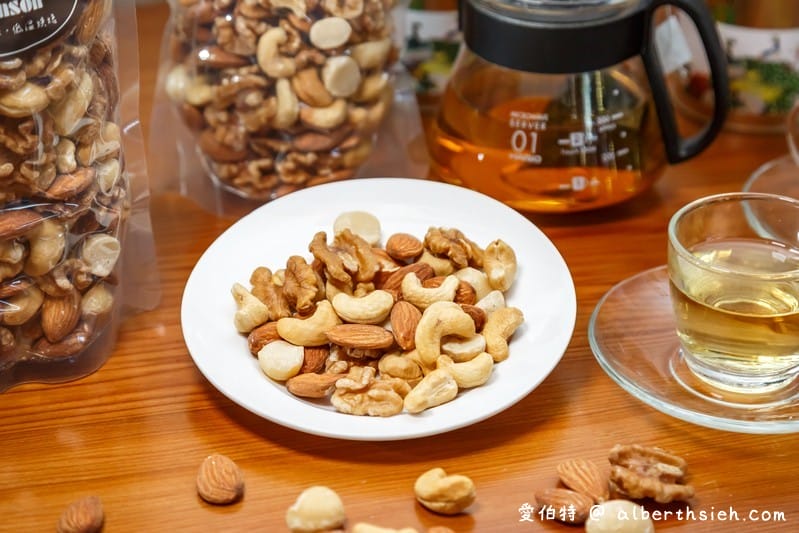18香頌鳳梨酥（使用紐西蘭進口奶油，餅皮帶有堅果，多層次口感，好吃的鳳梨酥，台灣百大林口伴手禮）