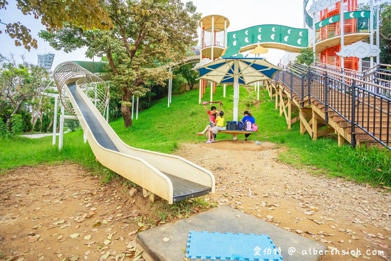 奥武山公園（沖繩親子公園，超長溜滑梯，單軌電車就能到）