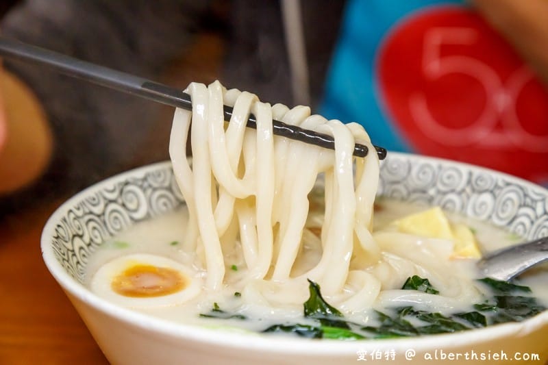 八德三禾手打麵（烏龍麵條Q彈有嚼勁，九種香濃湯頭美味絕搭）