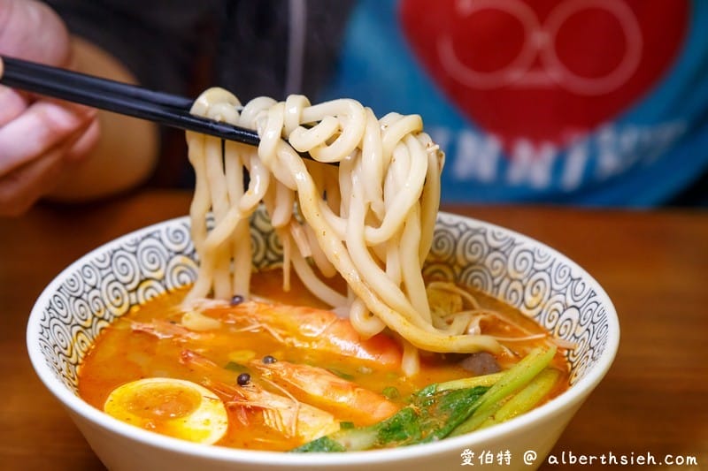 八德三禾手打麵（烏龍麵條Q彈有嚼勁，九種香濃湯頭美味絕搭）