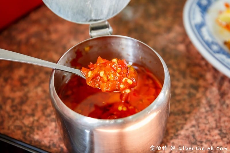 龍岡陳家祖傳乾麵（平鎮美食烏醋乾拌麵好吃，生辣椒必添加超對味）