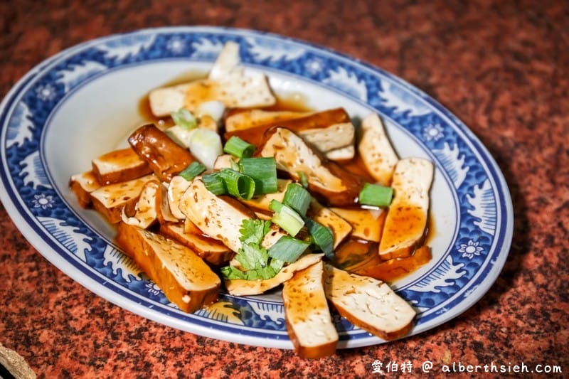 龍岡陳家祖傳乾麵（平鎮美食烏醋乾拌麵好吃，生辣椒必添加超對味）