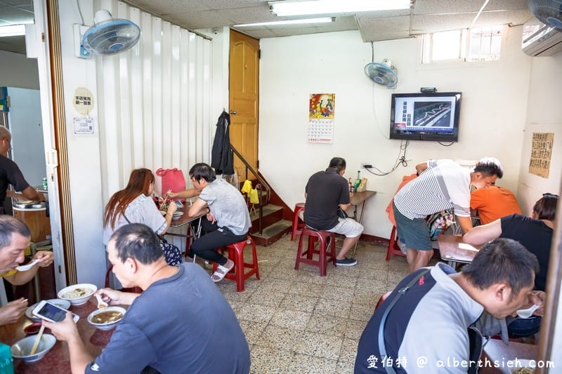 龍岡陳家祖傳乾麵（平鎮美食烏醋乾拌麵好吃，生辣椒必添加超對味）