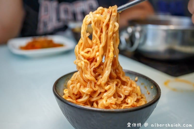 台北火鍋沐田No.2-1涮涮工廠（大同中山站美食，膠原楜椒鍋超暖胃味好喝）