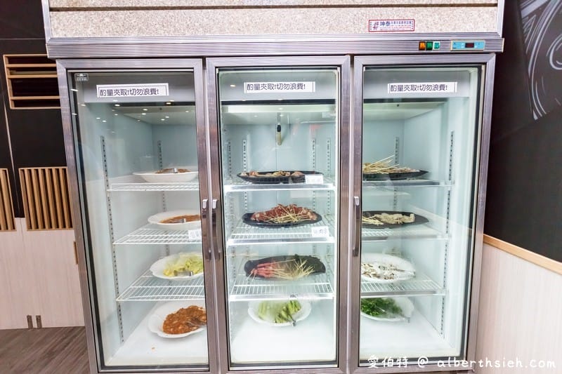 桃園吃到飽真蝦流頂級水道蝦餐廳（滿滿泰國蝦子不怕你吃還有熟食、海鮮、串串燒以及冰品飲料隨你吃）