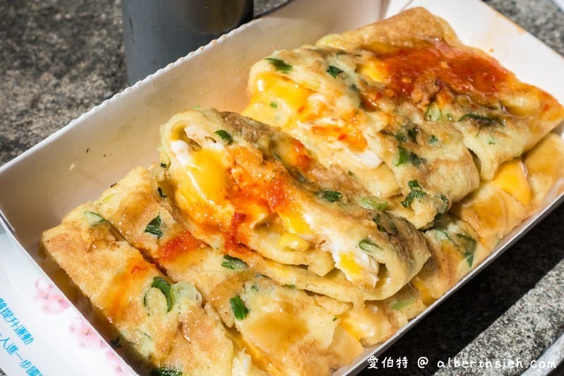 桃園南門市場美食．故鄉の味麵糊蛋餅（排隊早餐用料實在厚實軟嫩，份量十足）