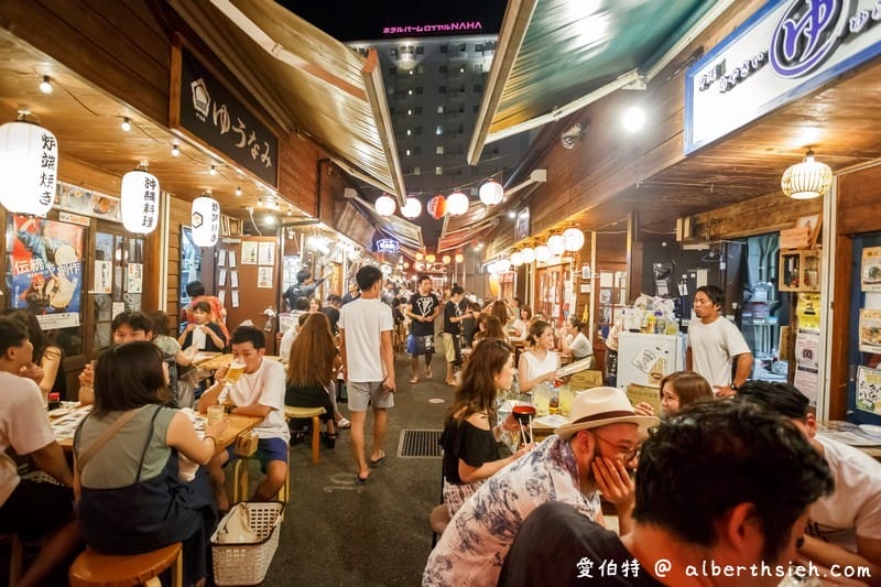 沖繩國際通屋台村（體驗當地居酒屋，超有氣氛一邊喝酒一邊大聲聊天）