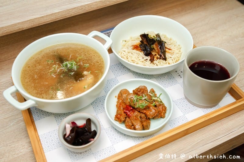 中壢湯品龍涎居雞膳食坊（暖心又暖胃個人燉雞養生補湯，六種湯品以及優惠套餐任你搭）