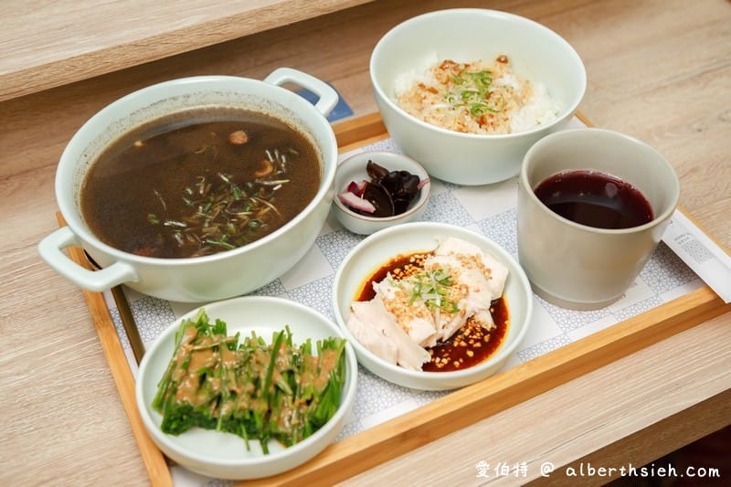 中壢湯品龍涎居雞膳食坊（暖心又暖胃個人燉雞養生補湯，六種湯品以及優惠套餐任你搭）