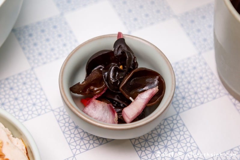中壢湯品龍涎居雞膳食坊（暖心又暖胃個人燉雞養生補湯，六種湯品以及優惠套餐任你搭）