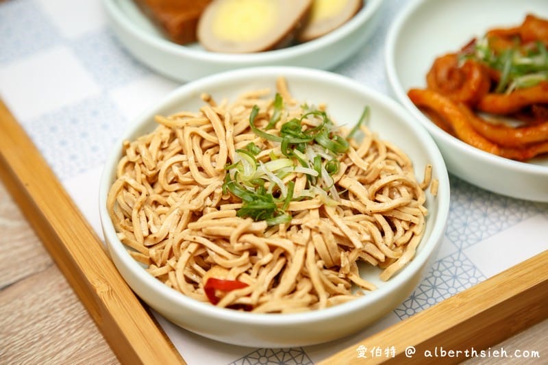 中壢湯品龍涎居雞膳食坊（暖心又暖胃個人燉雞養生補湯，六種湯品以及優惠套餐任你搭）