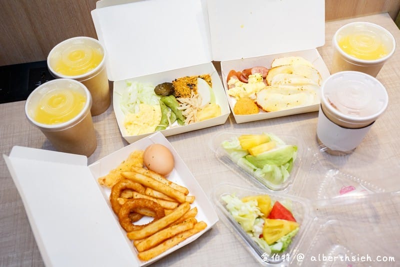 台中草悟道住宿．綠宿行旅（綠色概念飯店，保特瓶牆可以放煙火寫字超誇張）