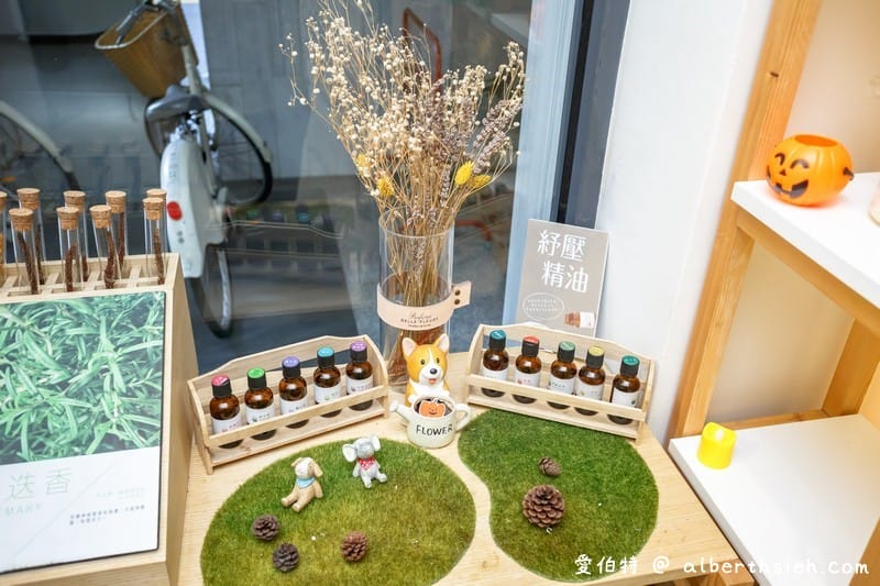 台中草悟道住宿．綠宿行旅（綠色概念飯店，保特瓶牆可以放煙火寫字超誇張）