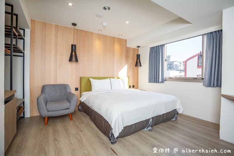 台中草悟道住宿．綠宿行旅（綠色概念飯店，保特瓶牆可以放煙火寫字超誇張）