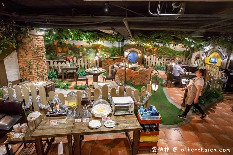 台中草悟道住宿．綠宿行旅（綠色概念飯店，保特瓶牆可以放煙火寫字超誇張）