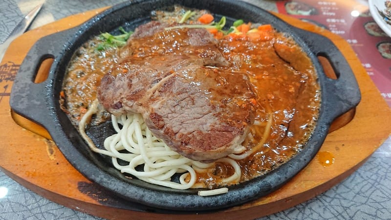 桃園牛霸原肉牛排（259元起牛排自助吧吃到飽網友瘋傳你吃過了嗎？）