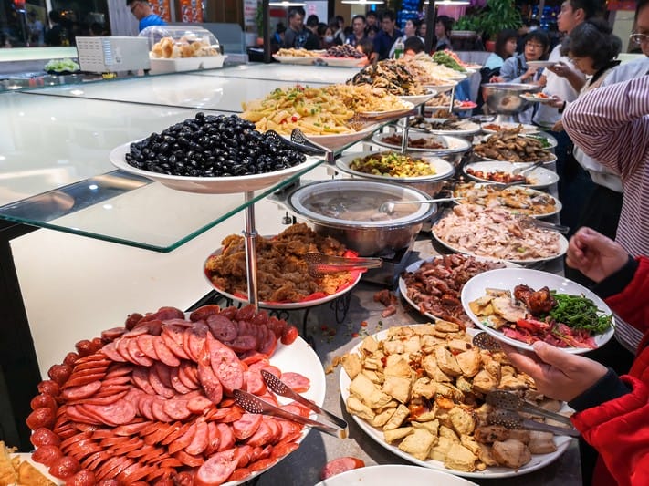 桃園牛霸原肉牛排（259元起牛排自助吧吃到飽網友瘋傳你吃過了嗎？）