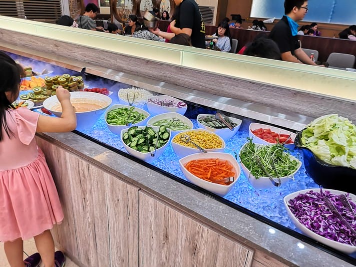 桃園牛霸原肉牛排（259元起牛排自助吧吃到飽網友瘋傳你吃過了嗎？）