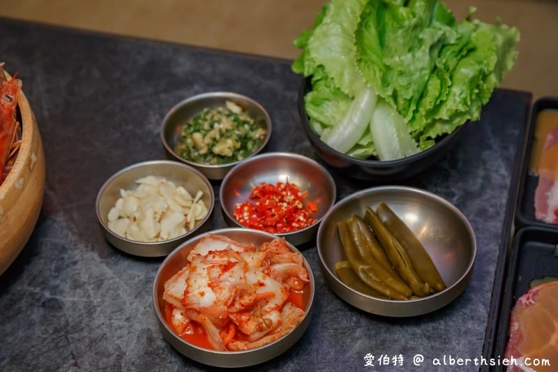 中壢SOGO商圈舞浜燒肉吃到飽（日韓混搭烤肉，八色五花肉，和牛，大生蠔通通隨你點）