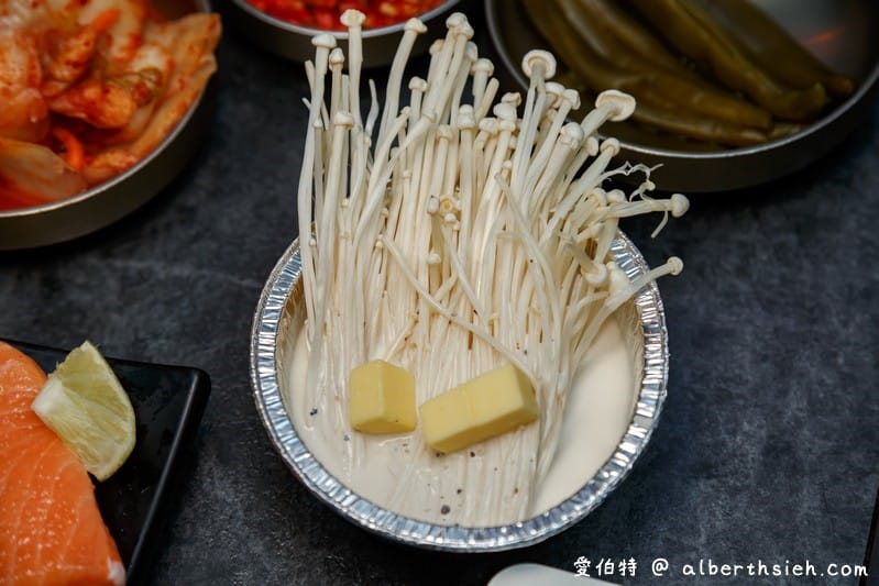 中壢SOGO商圈舞浜燒肉吃到飽（日韓混搭烤肉，八色五花肉，和牛，大生蠔通通隨你點）
