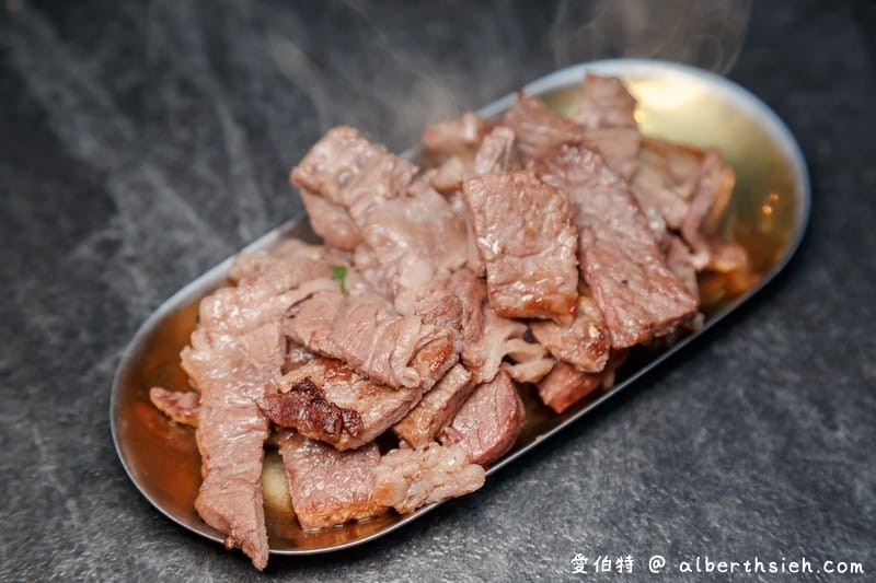 中壢SOGO商圈舞浜燒肉吃到飽（日韓混搭烤肉，八色五花肉，和牛，大生蠔通通隨你點）