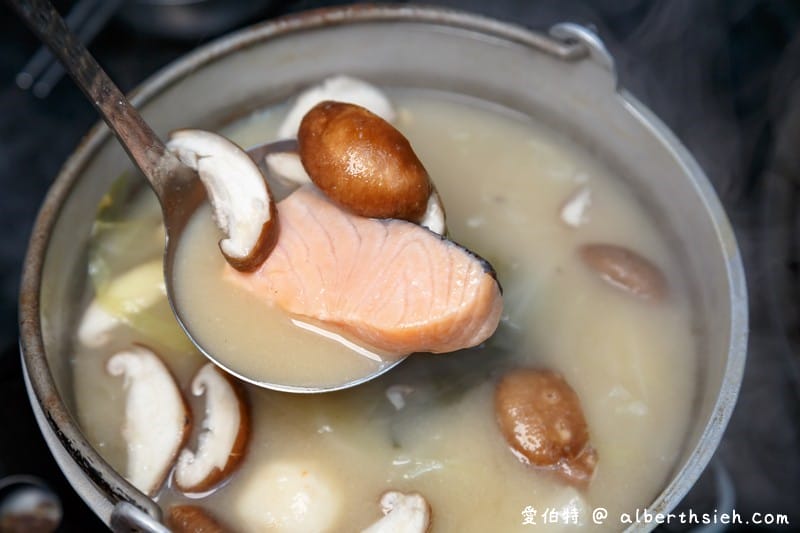 中壢SOGO商圈舞浜燒肉吃到飽（日韓混搭烤肉，八色五花肉，和牛，大生蠔通通隨你點）